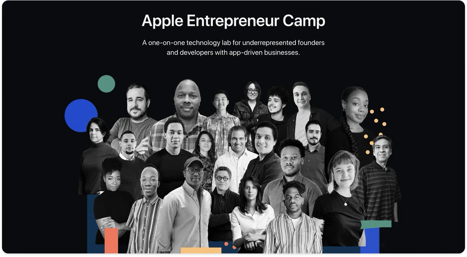 لافتة Apple Entrepreneur Camp مع صورة جماعية بالأبيض والأسود لمؤسسين ومطورين